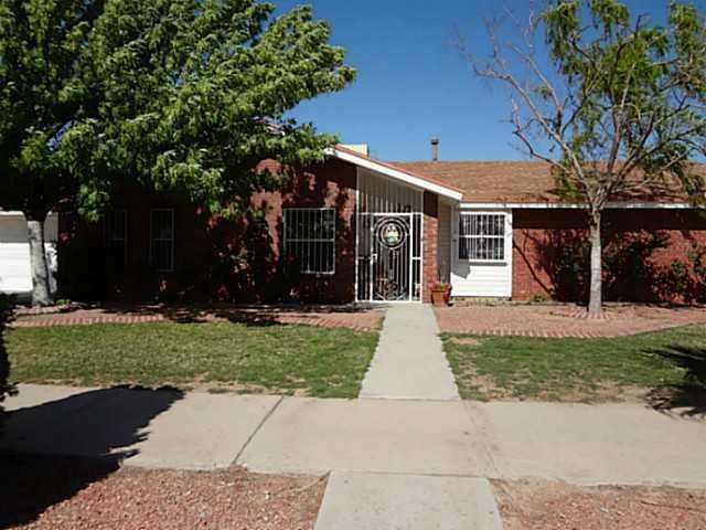 403 Roslyn Dr, Horizon City, TX 79928 - photo 1