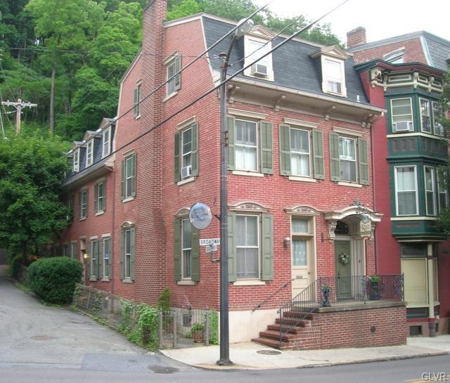 Stunning 8BD/5BTH solid brick Victorian built in 1