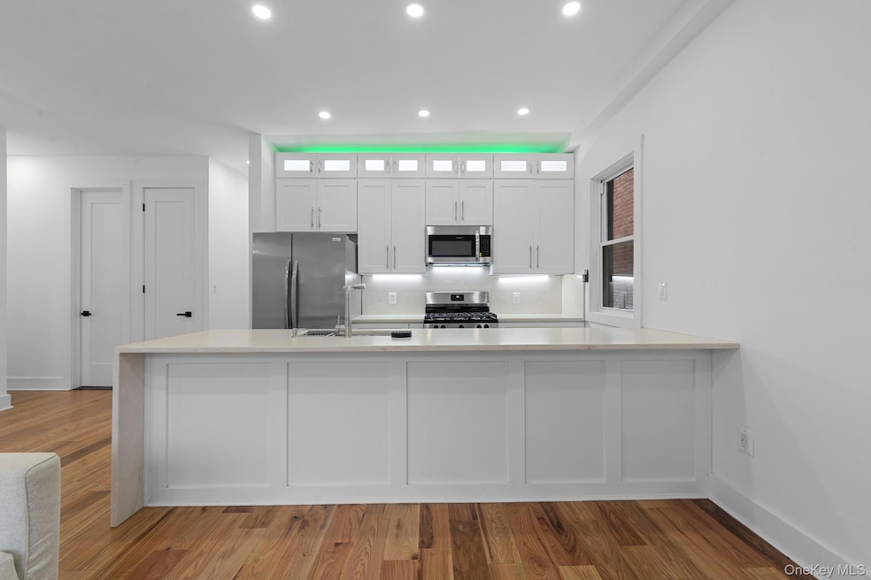 110 Walnut St, Forest Hills, NY 11375 - photo 1