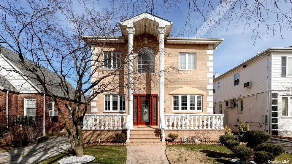 69-37 182nd St, Fresh Meadows, NY 11365 - photo 1