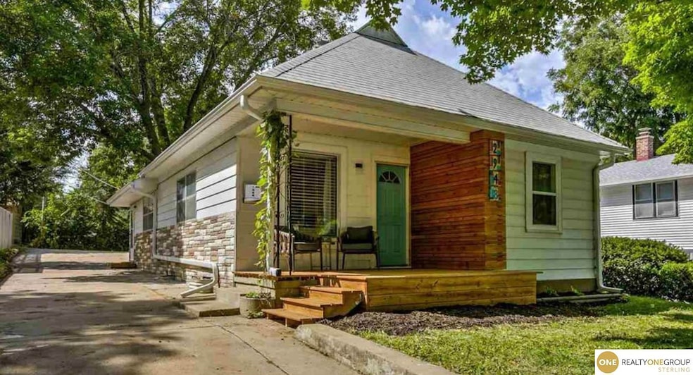This East facing front porch is FIRE!