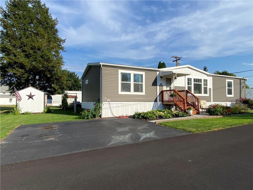 2 Edward Ln, Brockport, NY 14420