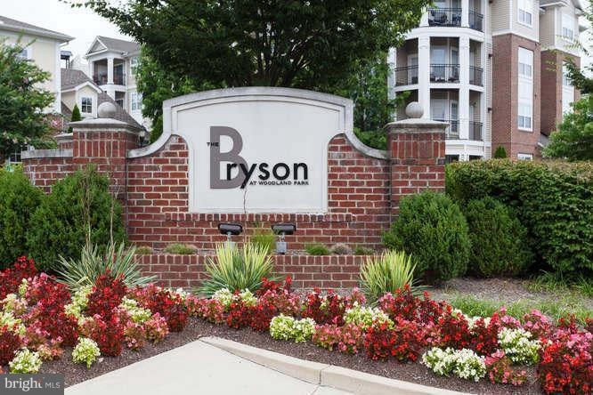 12917 Centre Park Cir unit 215, Herndon, VA 20171 - photo 1