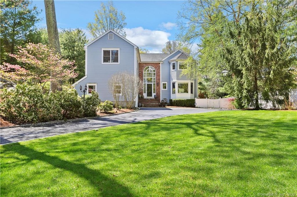 Turnkey 4 bedroom colonial on cul de sac in prime 