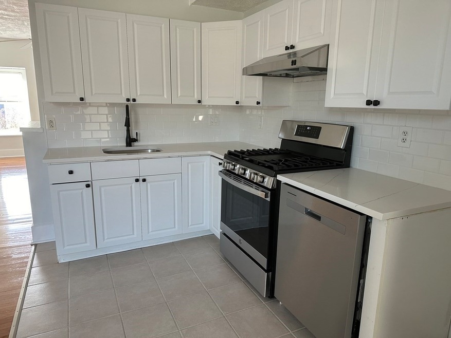 136 W 7th St unit 3, Boston, MA 02127 - photo 1