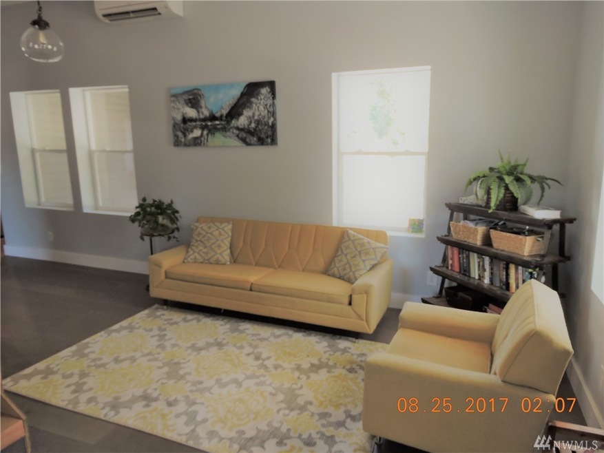 13320 Pioneer Way E, South Prairie, WA 98385 - photo 1