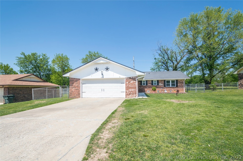 104 E 9th St S, Claremore, OK 74017 - photo 1