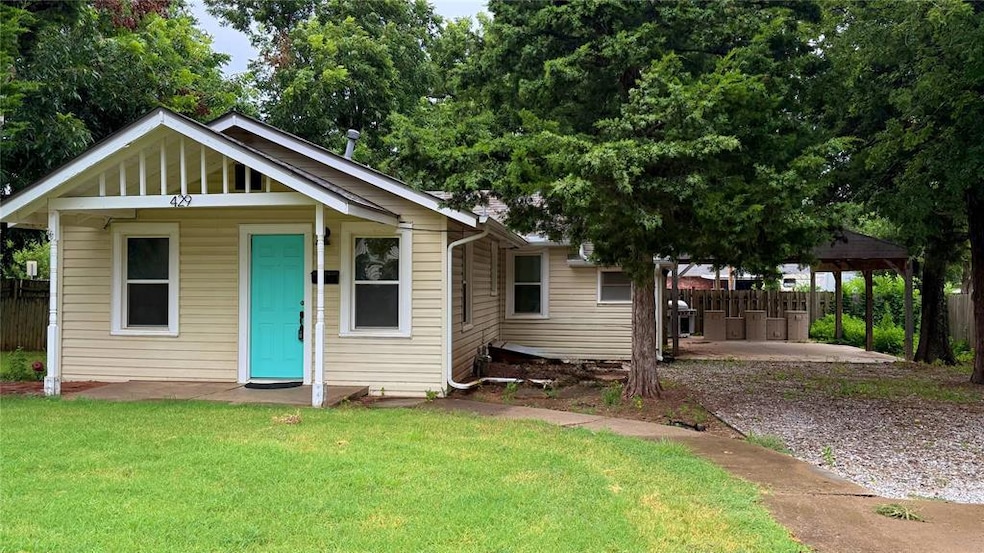 Bungalow featuring a patio, a carport, and gravel driveway