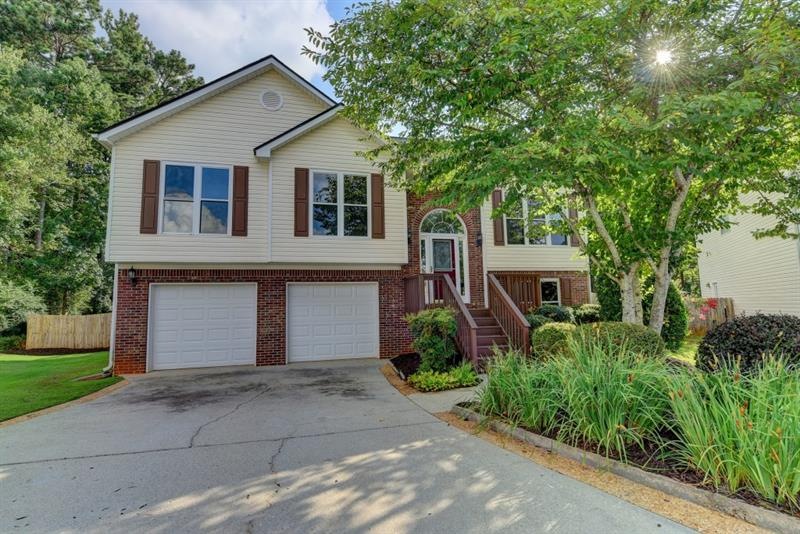Fabulous home in cul-de-sac!  Walk to Downtown Dul