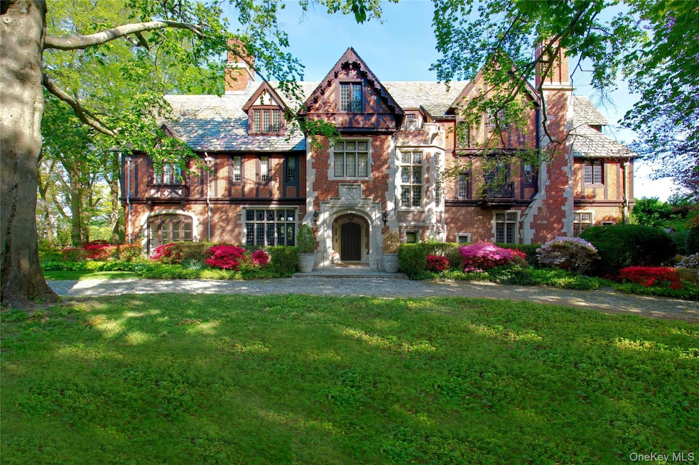 107 Bayview Rd, Manhasset, NY 11030 - photo 1