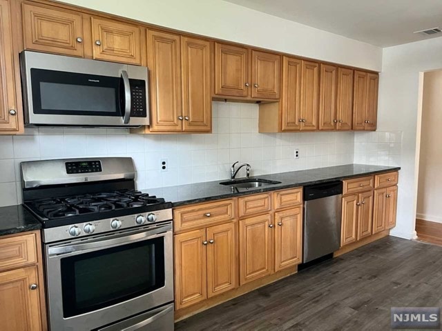 724 6th St, Carlstadt, NJ 07072 - photo 1