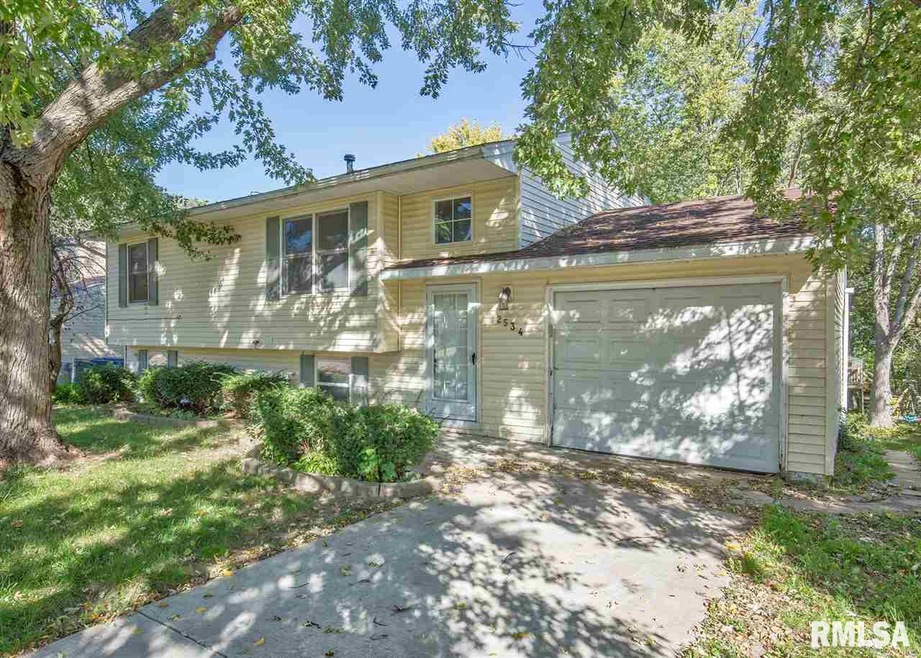 2534 W 56th St, Davenport, IA 52806 - photo 1