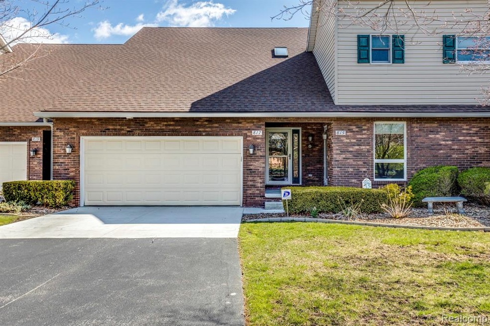 817 E Pointe Dr-48.jpg