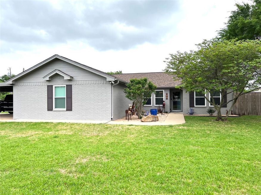 3110 Shady Grove Cir, Granbury, TX 76049 - photo 1