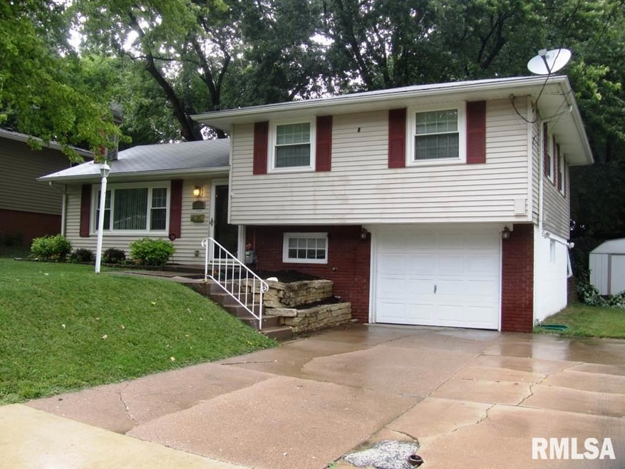 1416 Fairlane Dr, Bettendorf, IA 52722 - photo 1