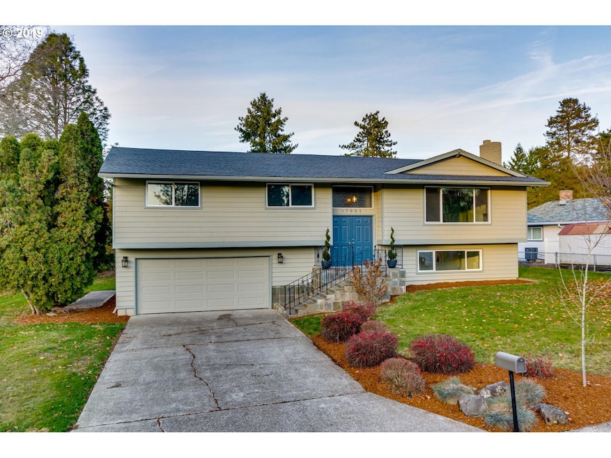 17051 SE Rock Creek Ct, Clackamas, OR 97015 - photo 1