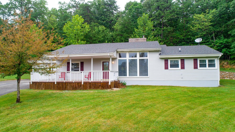 Welcome to 4723 LAKE FRONT DRIVE