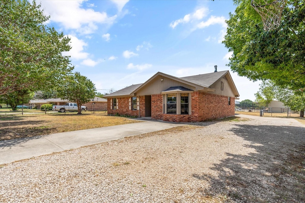 1153 Kerry Ln, Azle, TX 76020 - photo 1