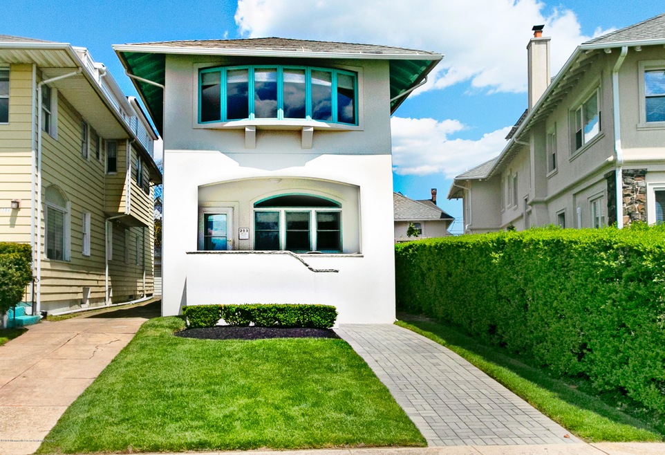 002_Exterior Front