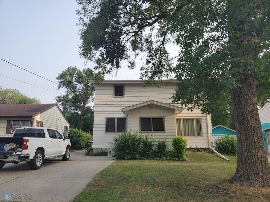 1614 8th Ave S, Fargo, ND 58103 - photo 1