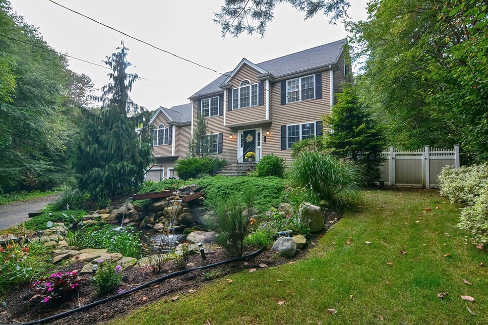 31 Webster St, Douglas, MA 01516 - photo 1