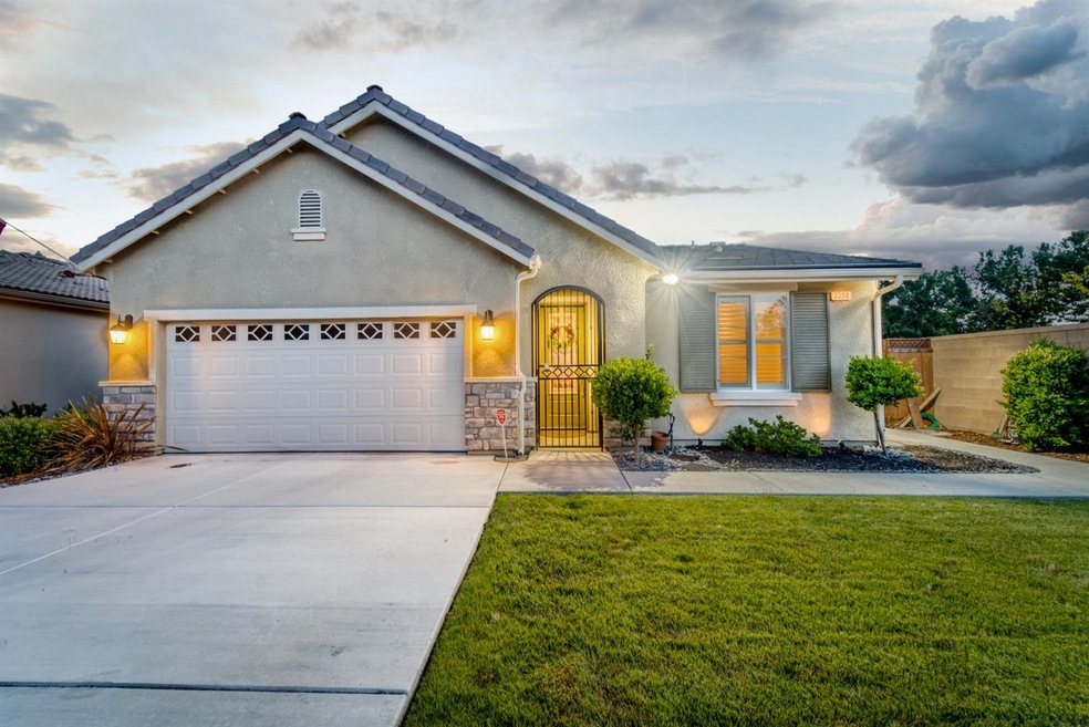 3390 Monterosa Ln, Clovis, CA 93619 - photo 1