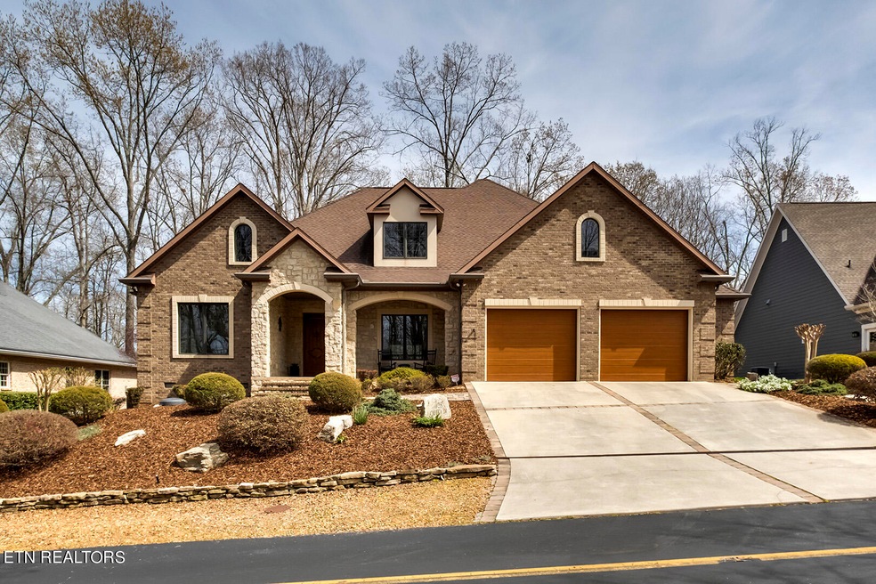 01_128 Cayuga Drive_Front