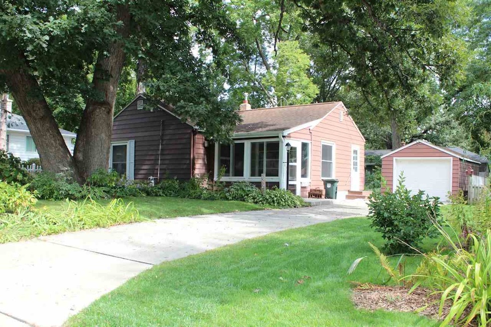 2302 Hickory Ln, Cedar Falls, IA 50613 - photo 1