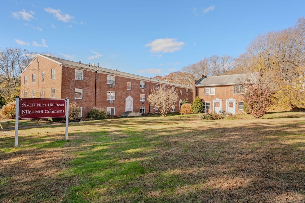111 Niles Hill Rd unit B, New London, CT 06320 - photo 1