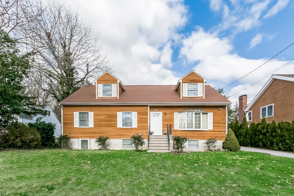 265 Pemberwick Rd, Greenwich, CT 06831 - photo 1