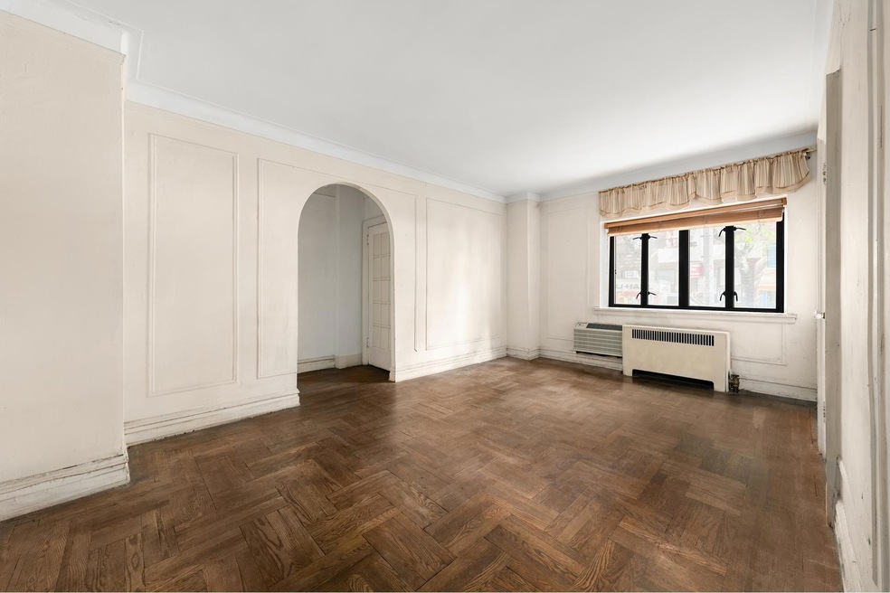 210 6th Ave unit 1 G, New York, NY 10014 - photo 1