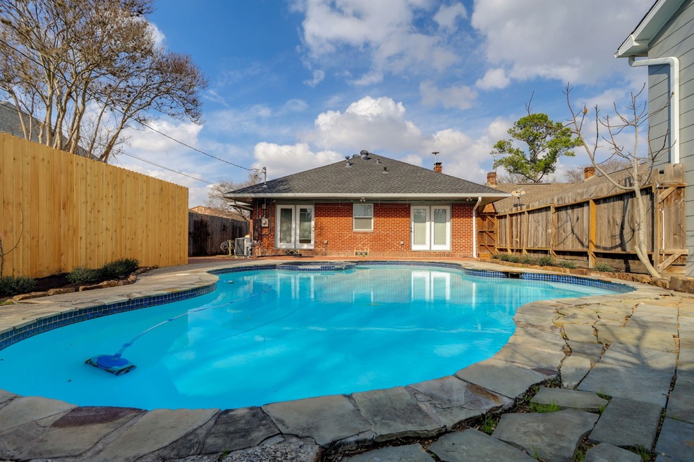 1745 W Main St, Houston, TX 77098 - photo 1