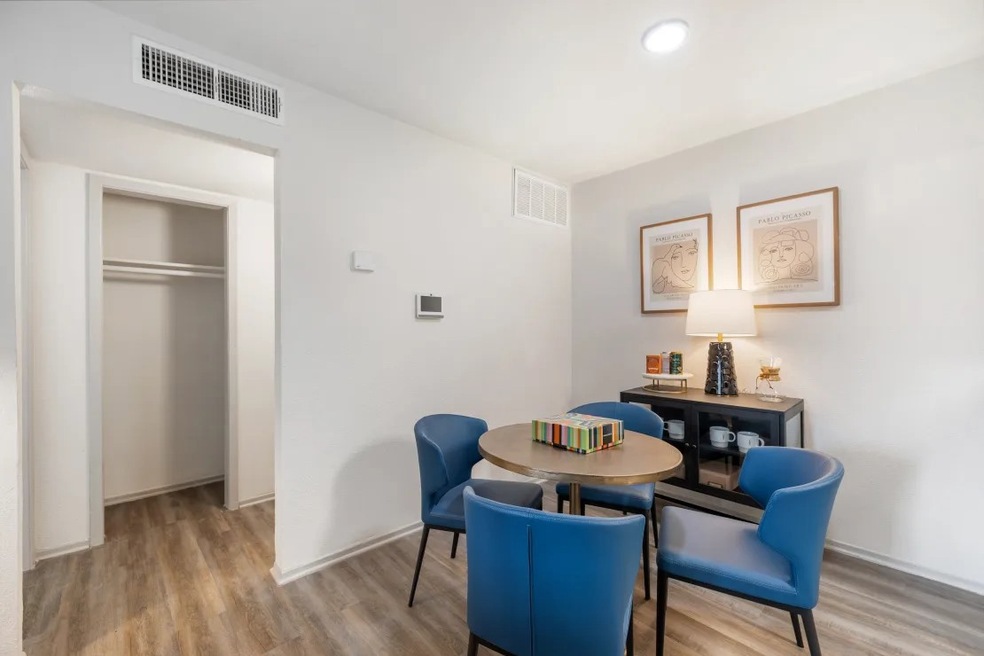 11715 S Glen Dr unit 211-2, Houston, TX 77099 - photo 1