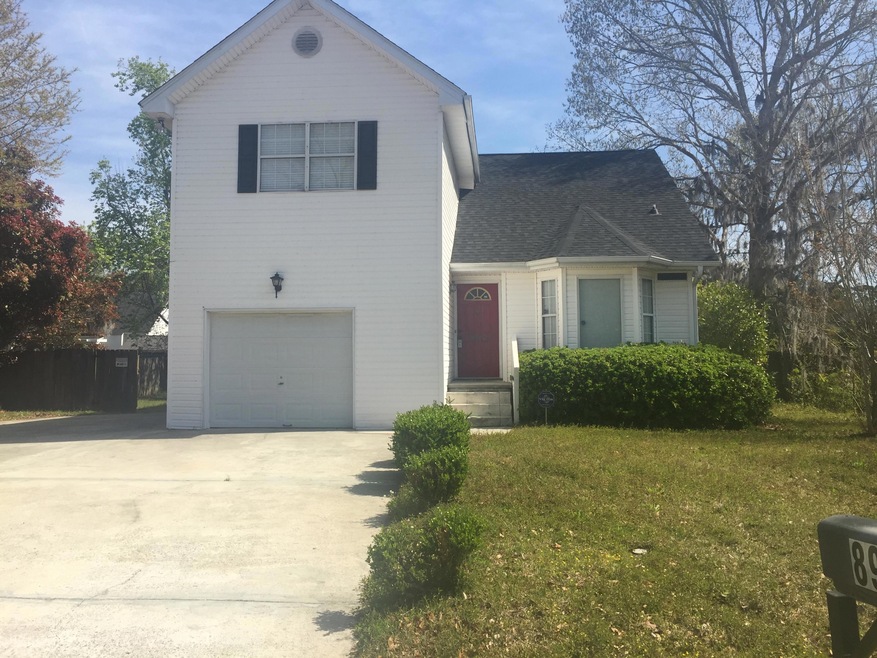 892 East Estaes