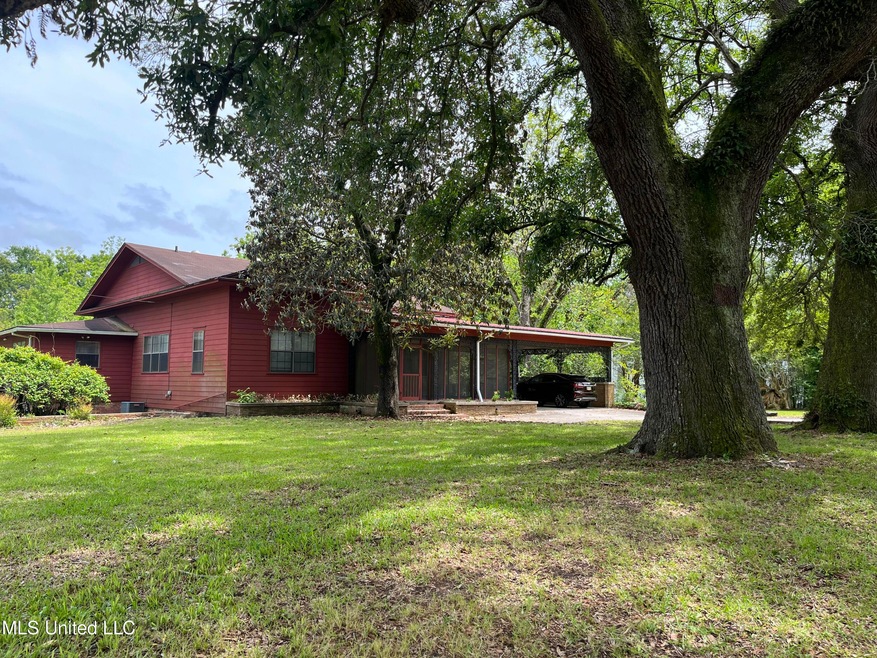 310 N Haley St, Hazlehurst, MS 39083 - photo 1