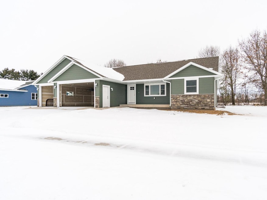 02_1931McGilvrayWay_Exterior2