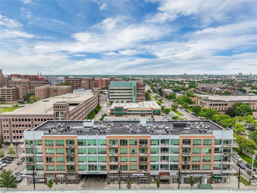 The Ellington, Midtown