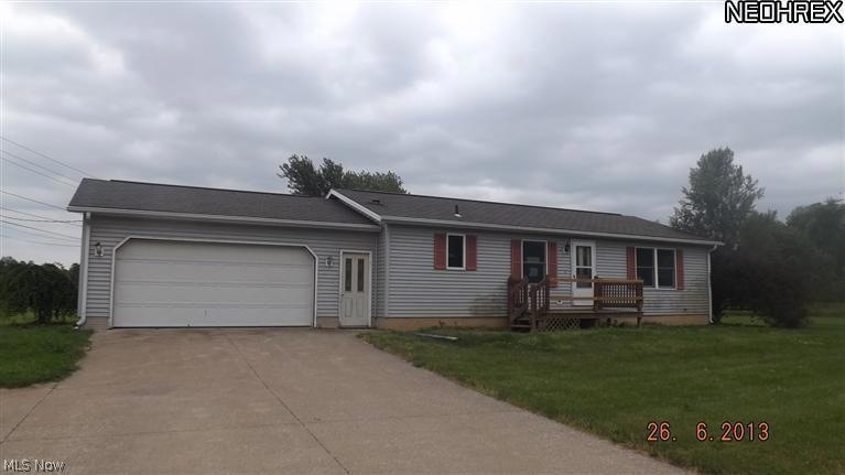 215 Daniels Ave, Conneaut, OH 44030 - photo 1