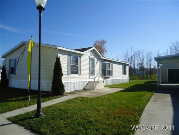 613 Lake Ridge Dr, Lima, OH 45804 - photo 1