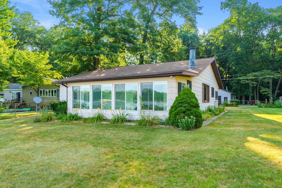 10494 Tomkinson Dr, Scotts, MI 49088 - photo 1