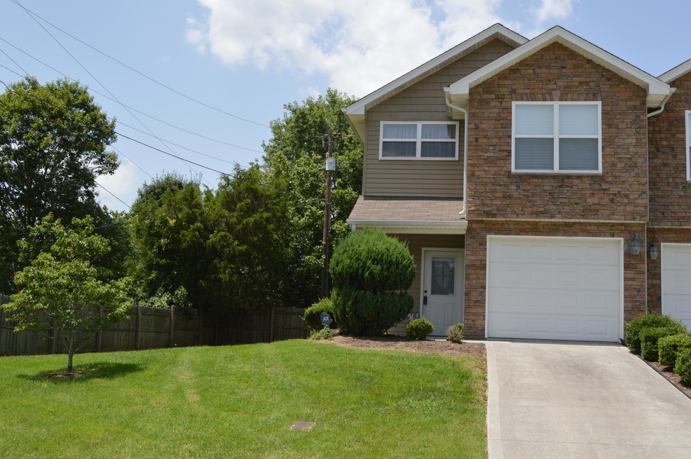 1003 Woullard Way 043