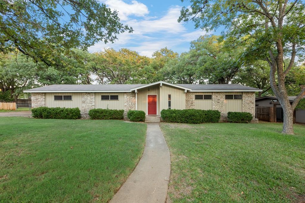 122 Ridgewood Dr, Fredericksburg, TX 78624 - photo 1