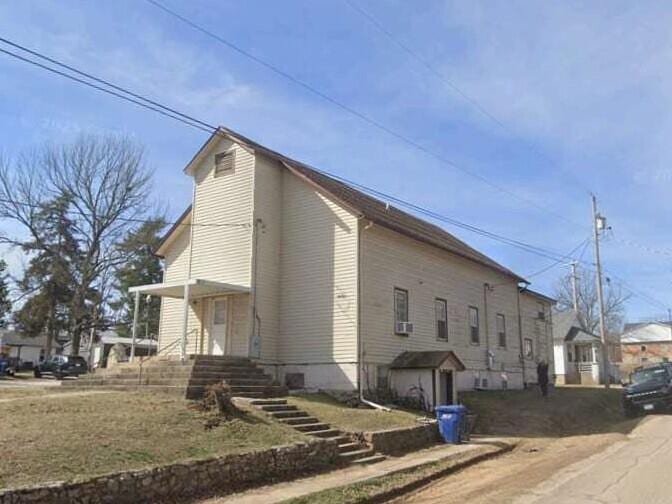 001 201 S 9th Front c2