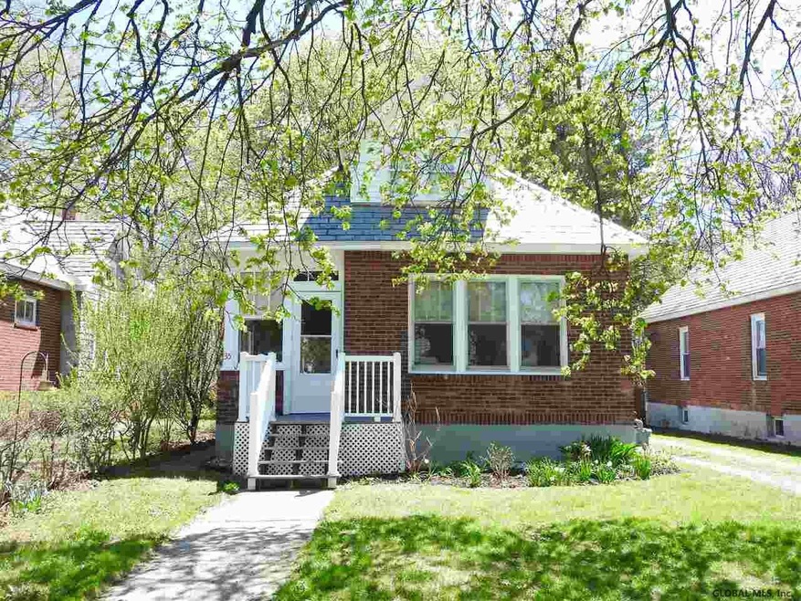 35 Holmes Ct, Albany, NY 12209 - photo 1