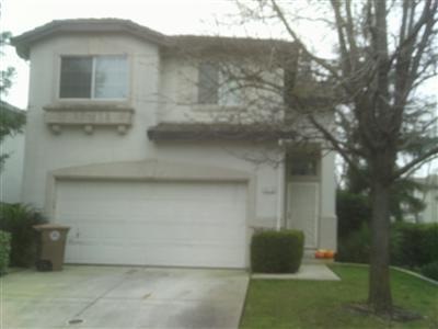 Front with nice shade tree in the summer months.