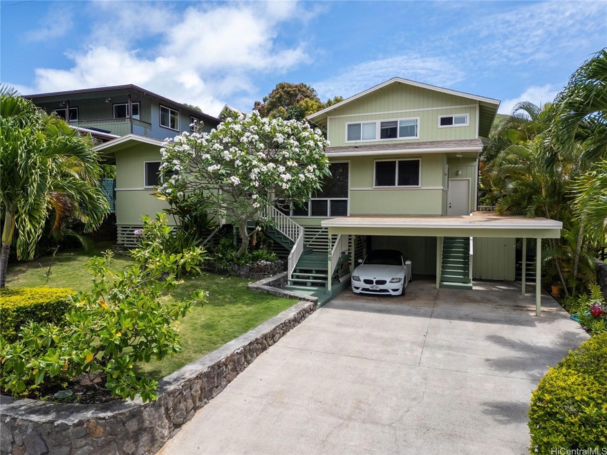 Front of House & Front Yard