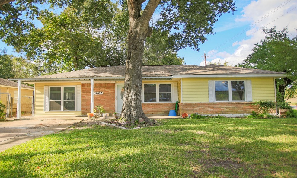 5002 Viking Dr, Houston, TX 77092 - photo 1