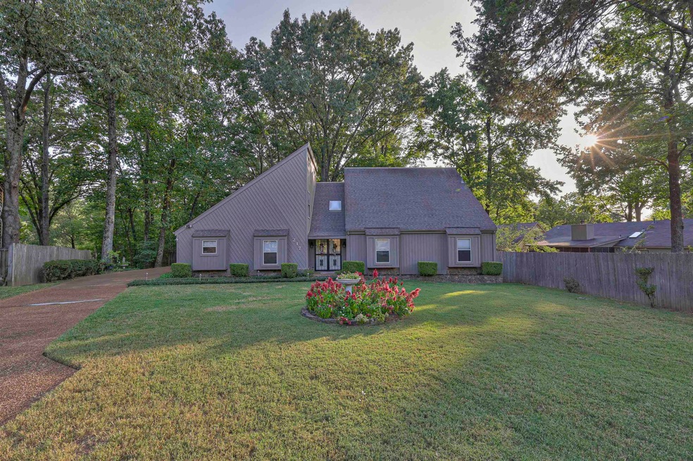 View of front of property featuring a front lawn