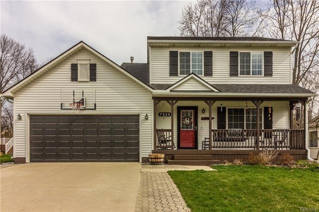 7226 Eagle Landings Ln, Waterford, MI 48327 - photo 1