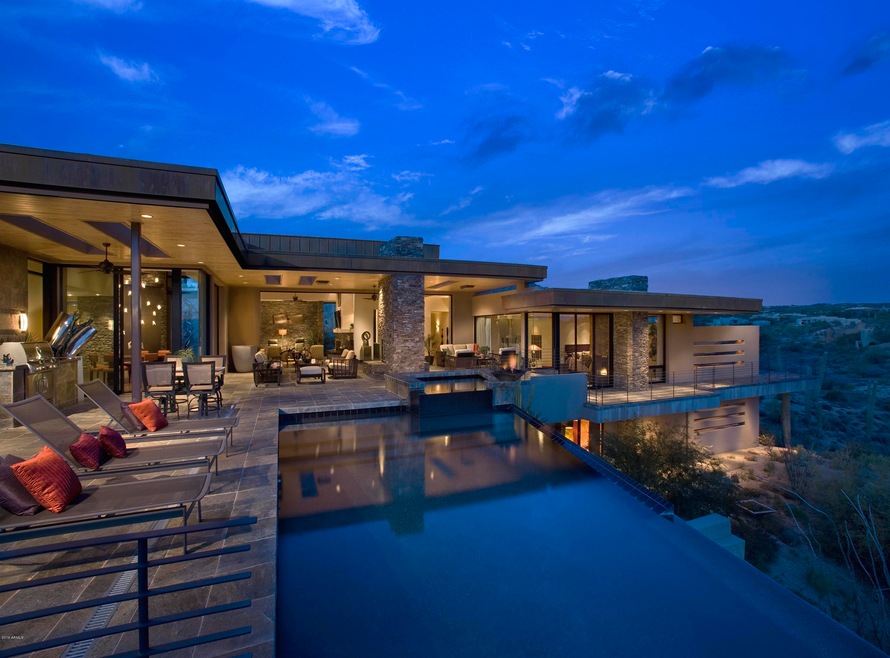 039_Beautiful Pool and Patio